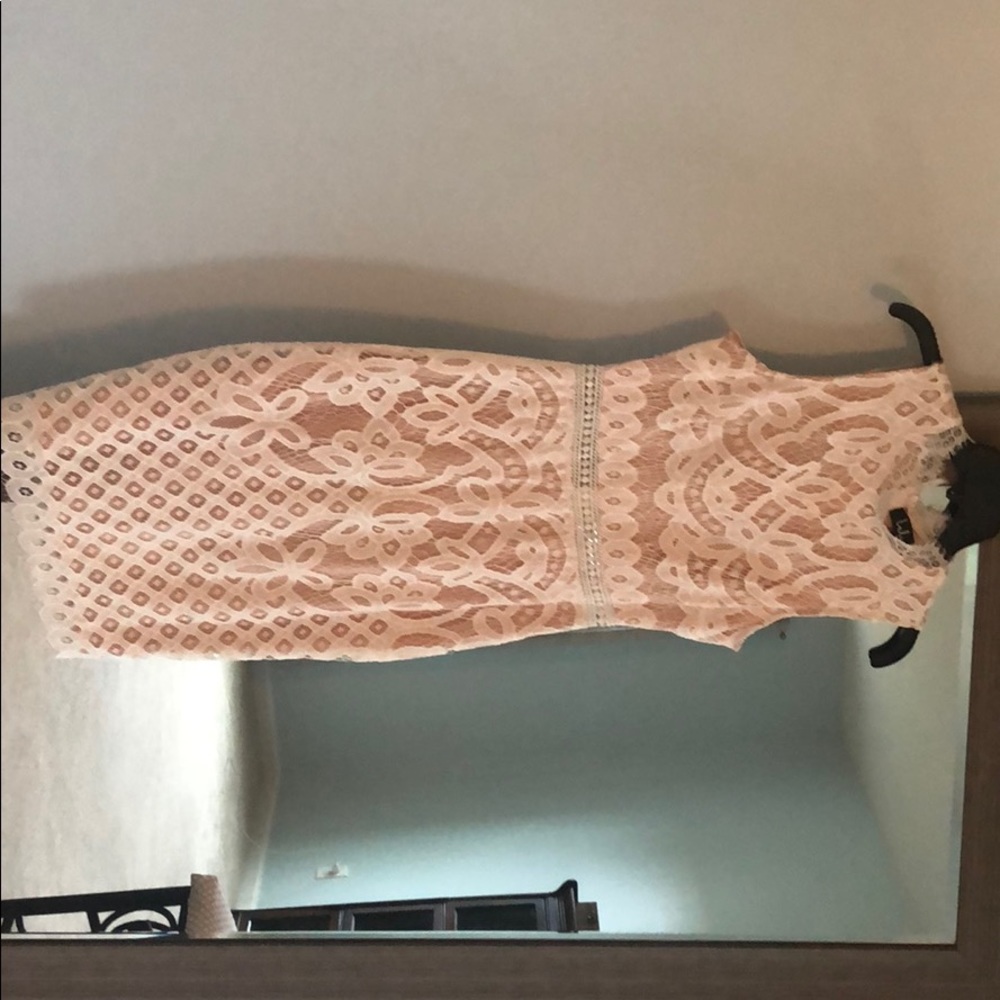 Lulu’a white lace dress, size XS. Worn once!